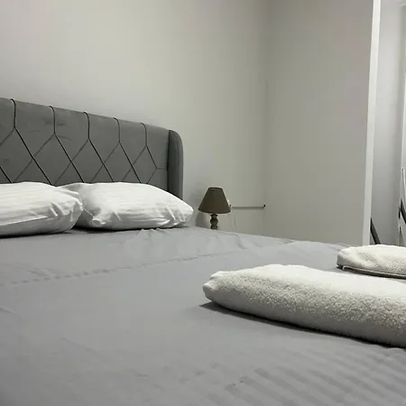 Maisonnova Deluxe 1 * تيرانا