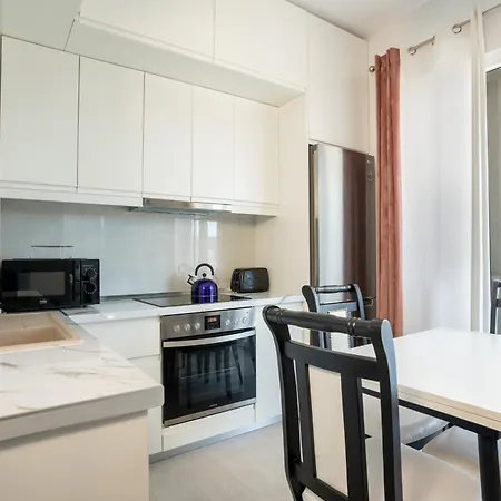Maisonnova Deluxe 1 *