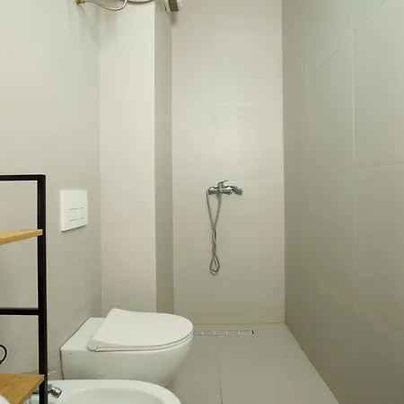 Maisonnova Deluxe 1 *