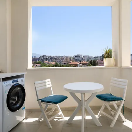 Maisonnova Deluxe 1 *