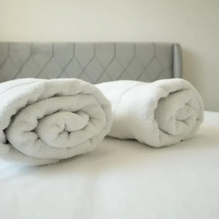 Maisonnova Deluxe 1 *