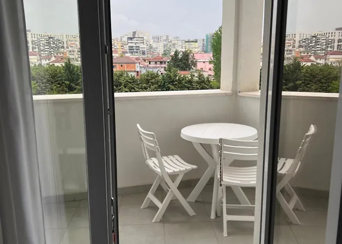 Maisonnova Deluxe 1 *